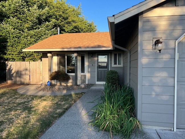 Building Photo - Adorable Quiet park like setting in fruit valley sunsets with landscaping provided