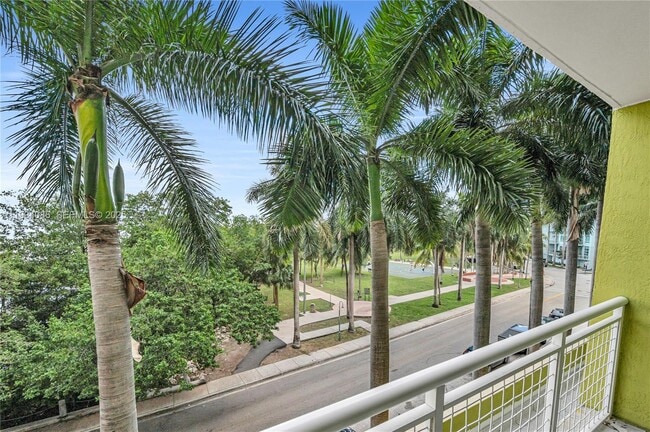 Building Photo - 2000 N Bayshore Dr