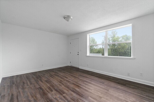 Building Photo - 706 Britton Springs Rd