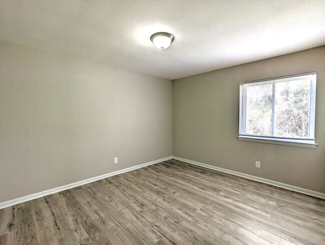 Building Photo - 1707 Rosetta Dr
