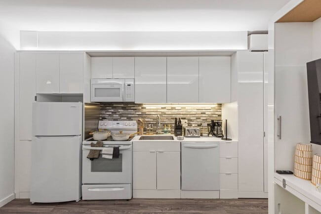 Building Photo - 12607 Larchmere Blvd