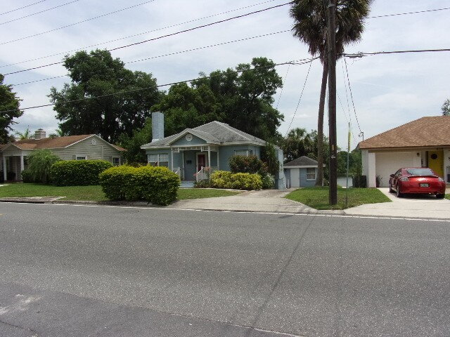 Building Photo - Walk to Lake Hollingsworth...Available Now