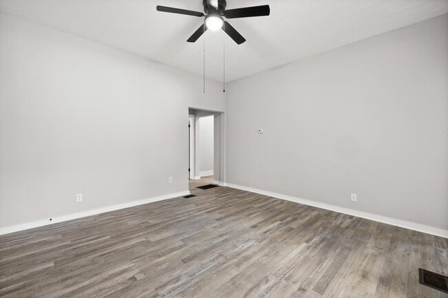 Building Photo - 501 E 4th St