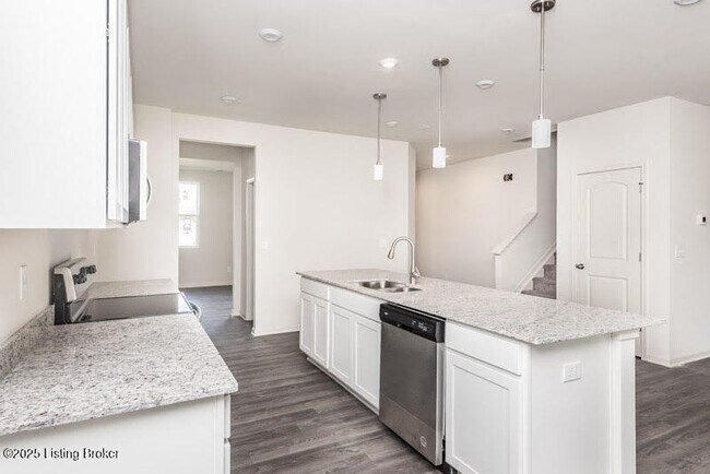 Building Photo - 4028 White Pne Ln