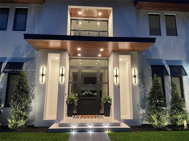 Building Photo - 1515 Urbino Ave