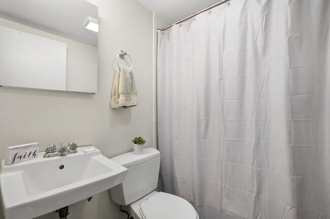 Building Photo - 102 Chandler St