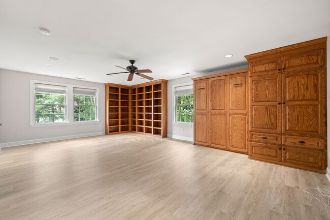 Building Photo - Spacious, Beautiful East Asheville Home