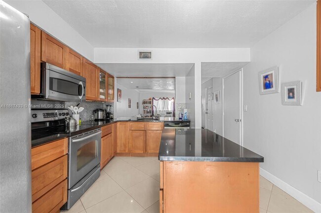 Building Photo - 8240 SW 149th Ct