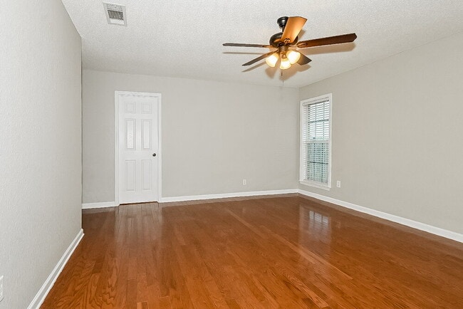 Building Photo - 4101 Sidlehill Dr