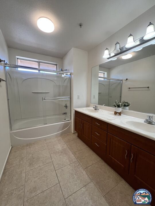 Building Photo - 1160 Rosas St