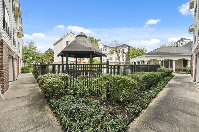 Building Photo - 9200 Westheimer Rd