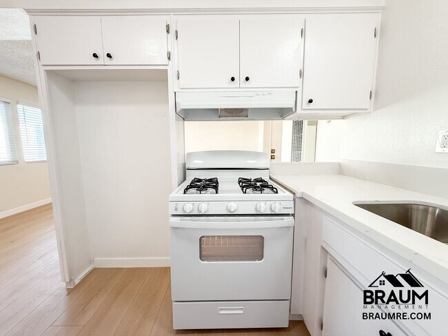 Building Photo - 4636 Laurel Canyon Blvd