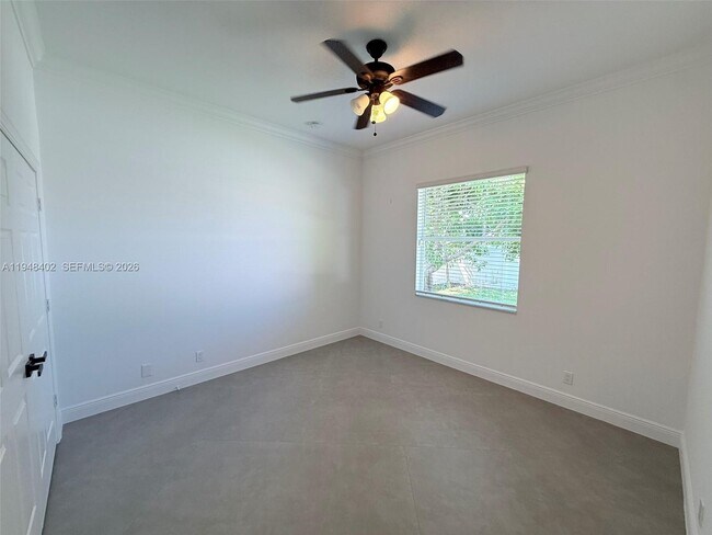 Building Photo - 1749 SW Desert Ave