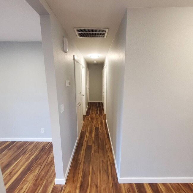 Building Photo - Pet Friendly Single level, 3 bed: 2 bath home with an open yard area and 2 car garage