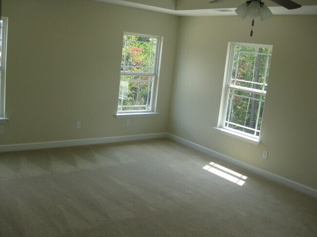 Building Photo - 117 Magnolia Dr