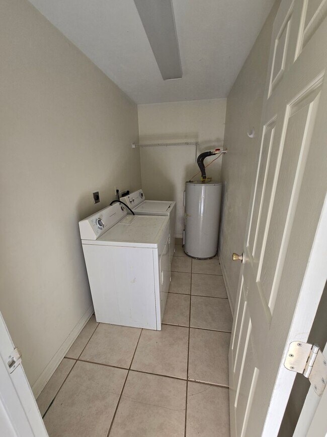 Building Photo - P735