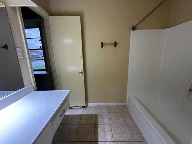 Building Photo - 1937 Arcadia Dr