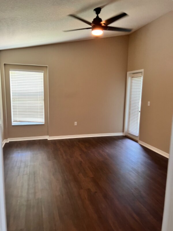 Building Photo - 3821 Covington Ln