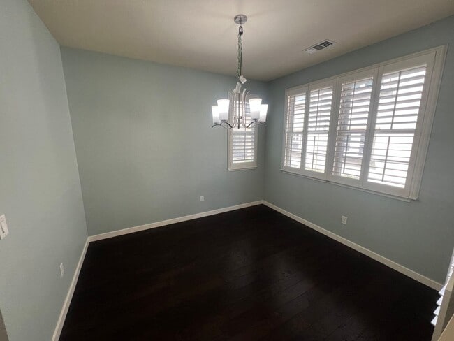 Building Photo - Beautiful 3 bed 3.5 bath Townhouse with A/C in Mountain View. Blocks from Downtown.