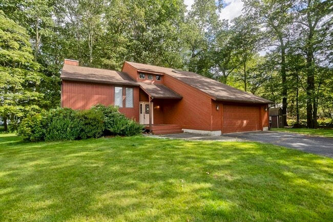 Primary Photo - 27 Bunker Cir