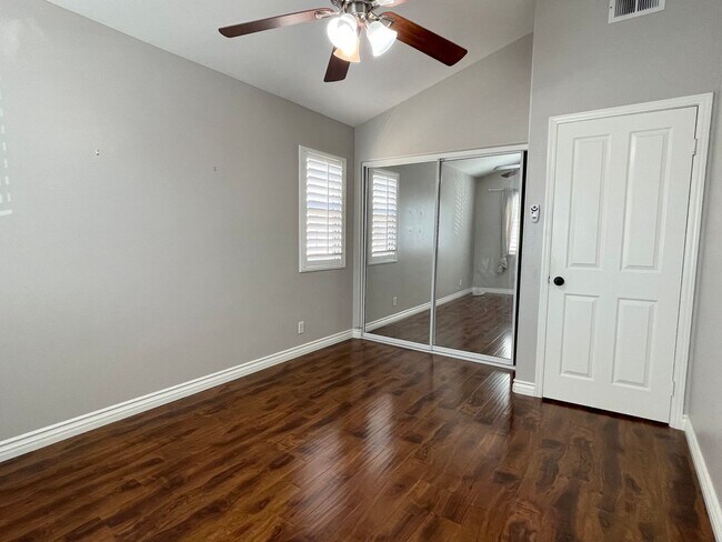 Building Photo - Charming 3 Bedroom 2.5 bath Home in gated community in Thousand Oaks!