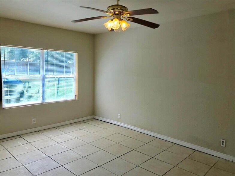 Master Bedroom. - 114 28th St N