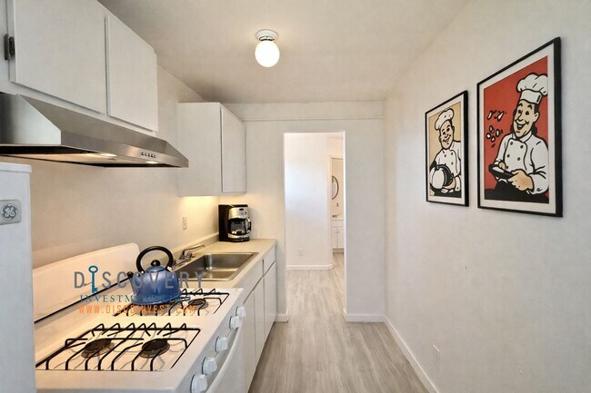 Building Photo - Panoramic Hill Estate with Sweeping Views