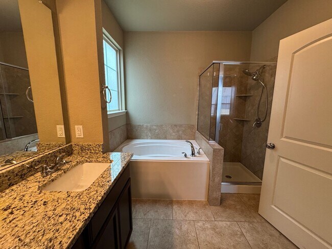 Building Photo - 4-Bedroom House for Rent in Killeen
