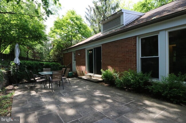 Building Photo - 6703 Rannoch Rd