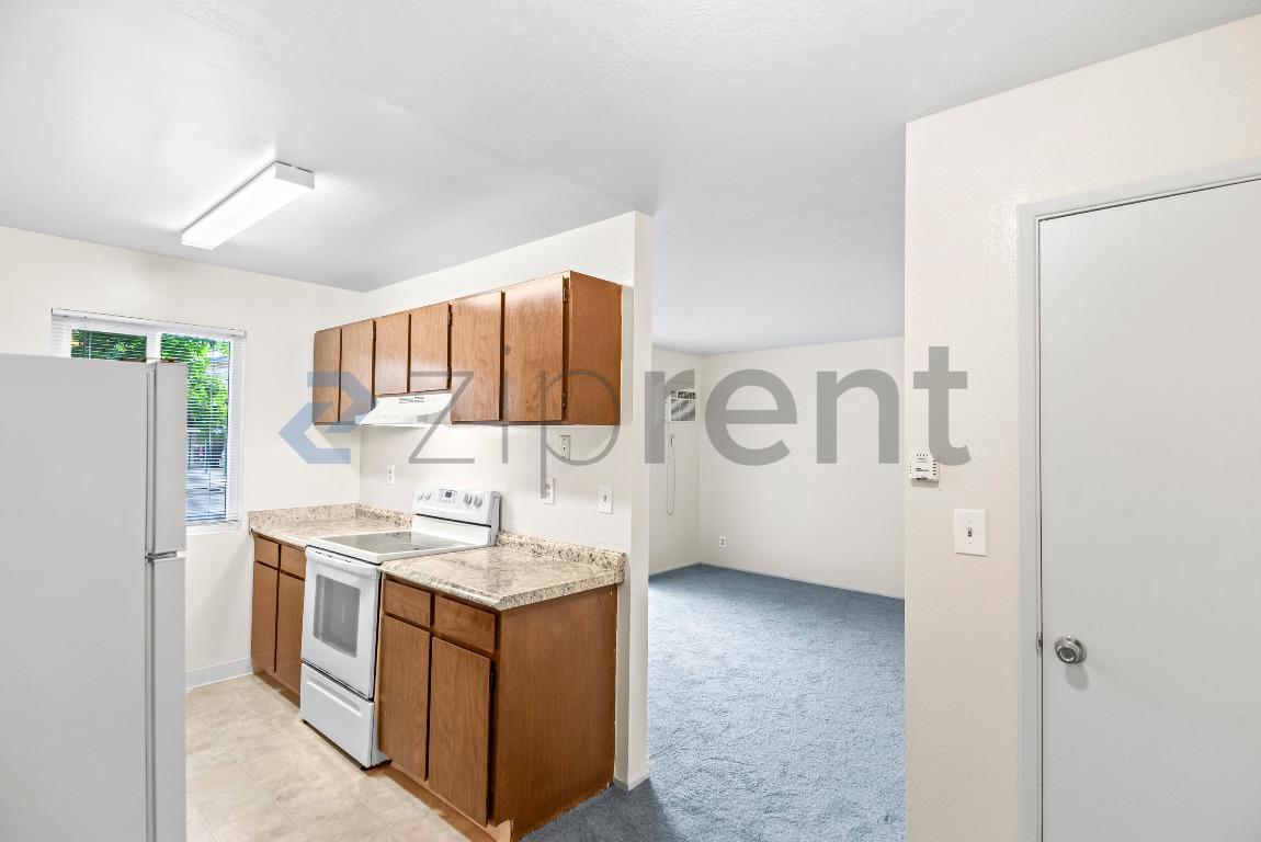 Building Photo - 1185 Meadow Ln
