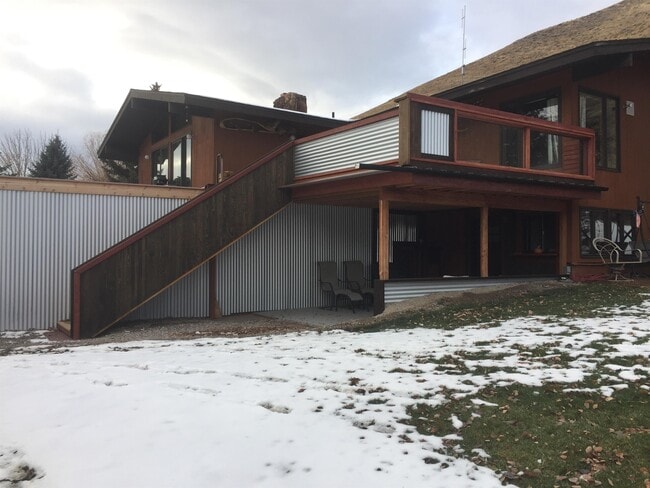 Building Photo - 1040 Budge Dr