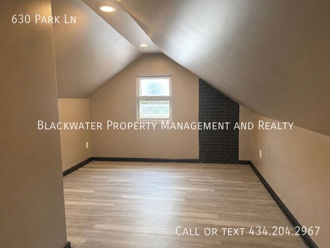 Building Photo - 630 Park Ln