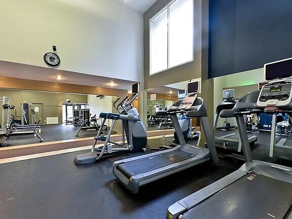 Building Photo - 5530 Owensmouth Ave