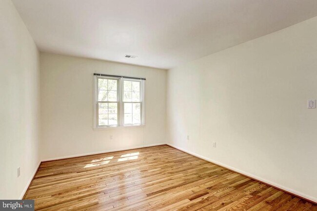 Building Photo - 11220 Broad Green Dr