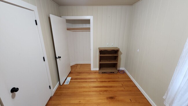Building Photo - Beautiful Boulder Creek Redwood Cabin!