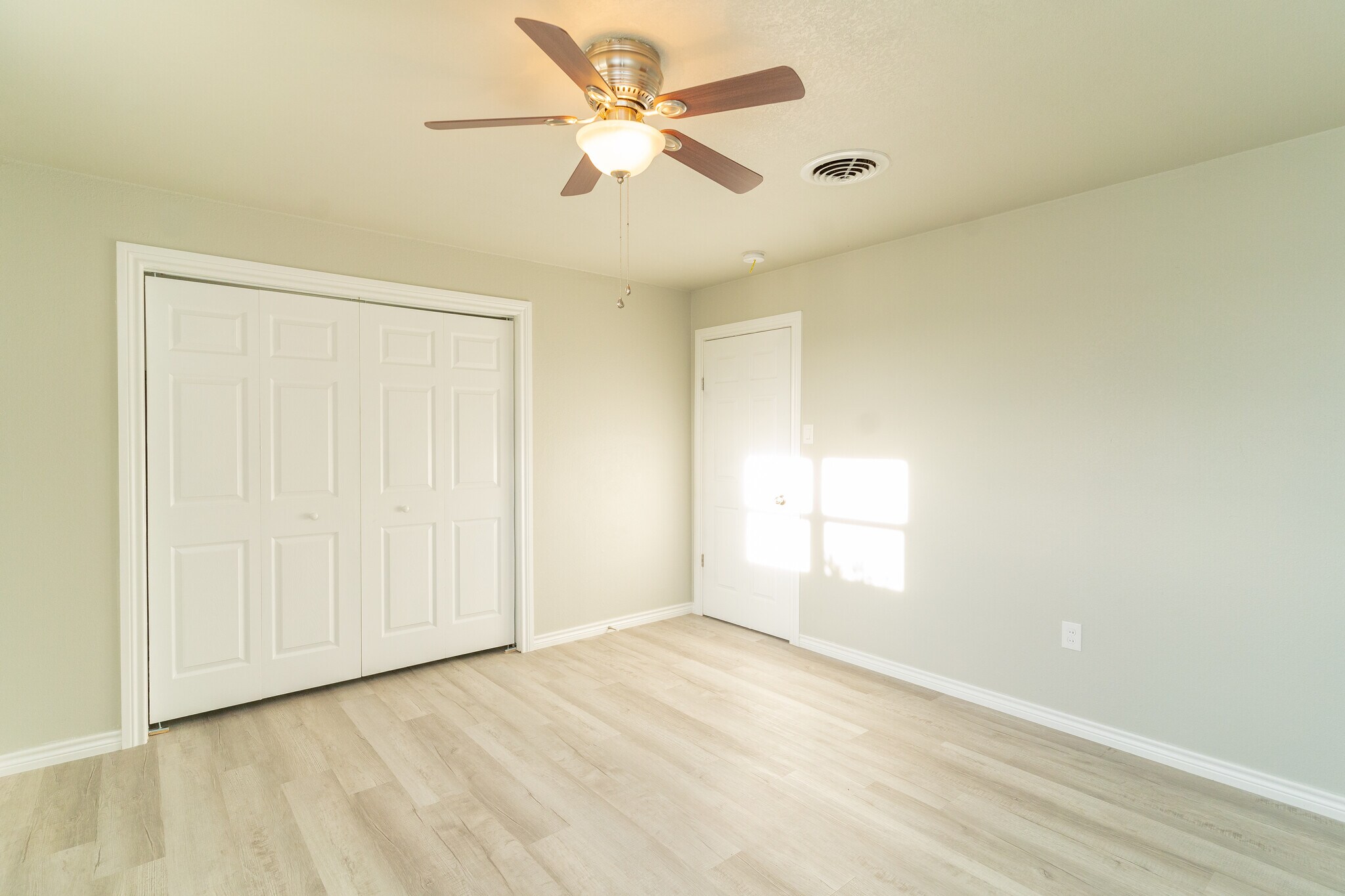 Building Photo - 1416 Tulip Ln