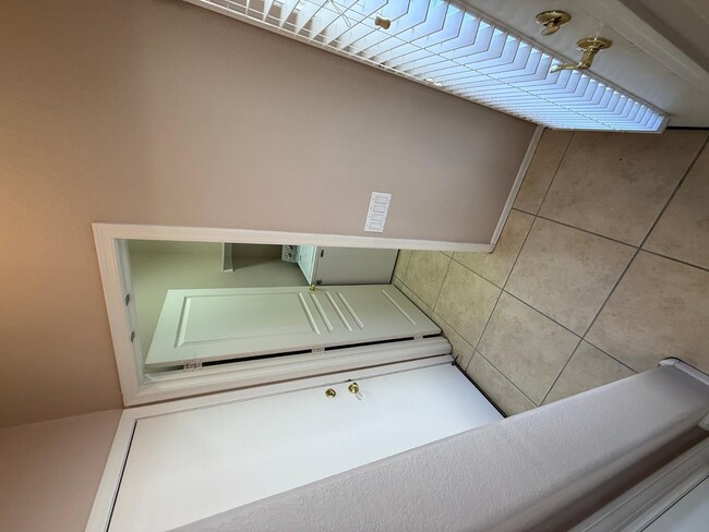 Building Photo - 336 N 77th Pl