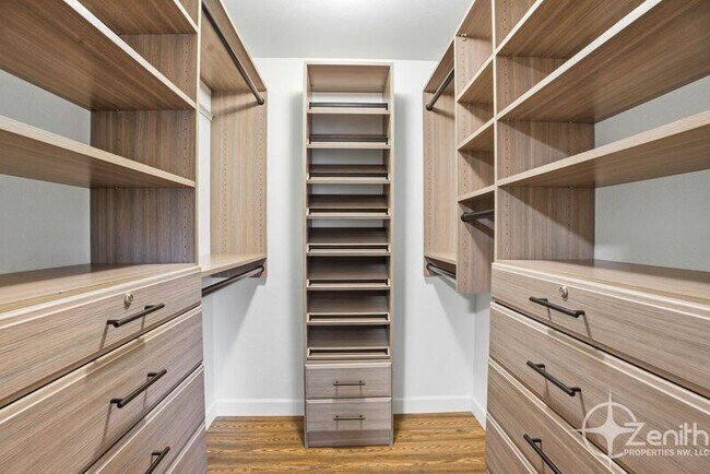 Building Photo - 13902 NE Piper Rd