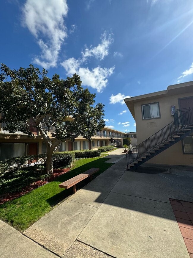 Building Photo - 7434 Mesa College Dr