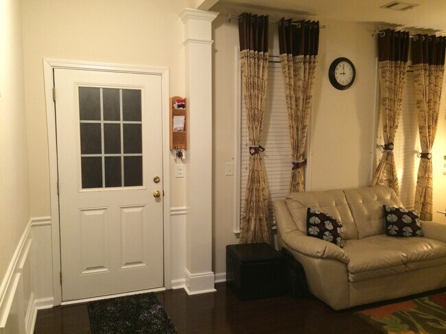 Building Photo - 908 Wendlebury Ct