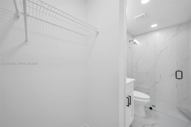 Building Photo - 4984 Fairway Ct