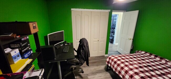 Building Photo - 539 Thorndale Dr