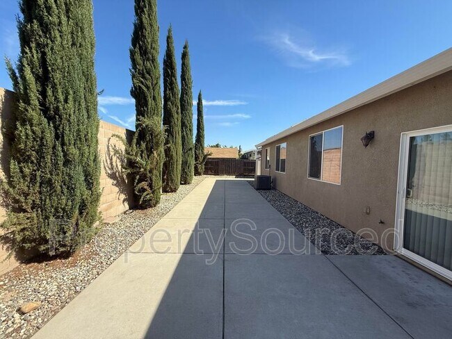 Building Photo - 333 Catmint St
