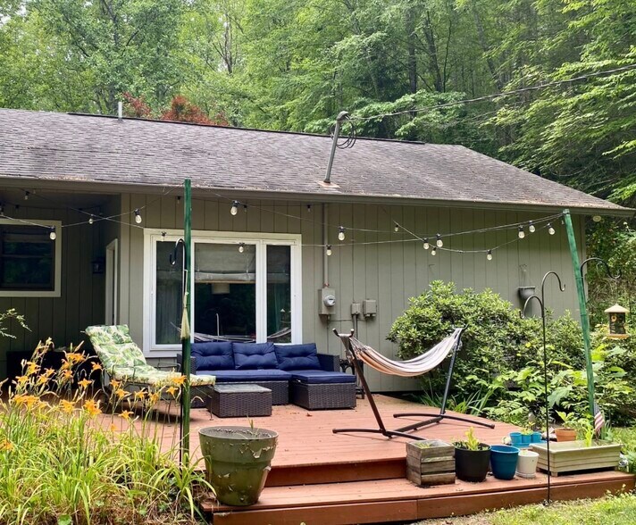 Backyard Deck - 276 Crooked Creek Ln