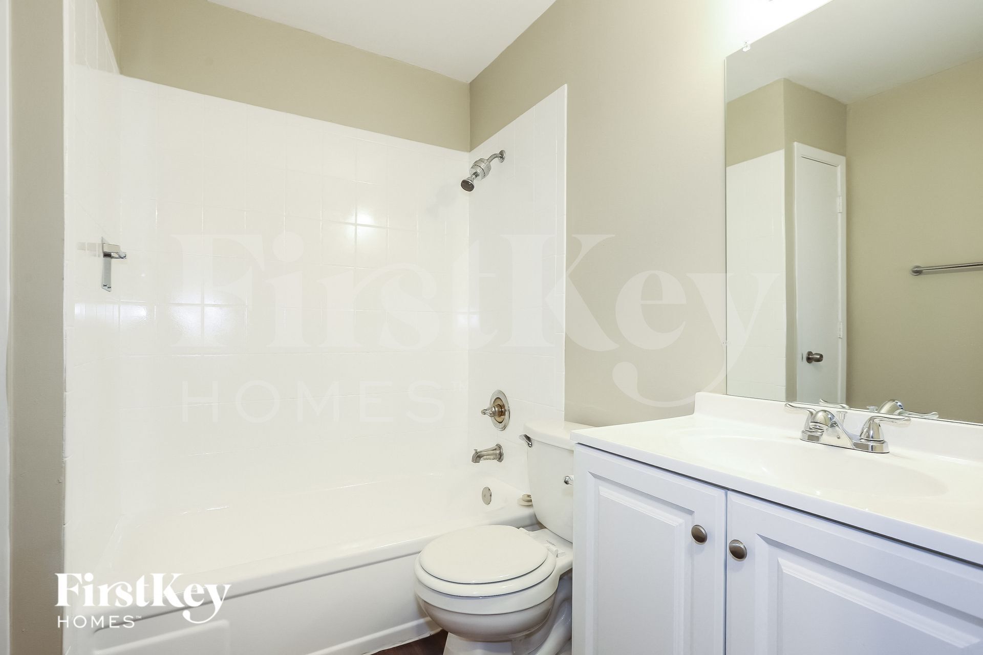 Building Photo - 642 Bradley Ave