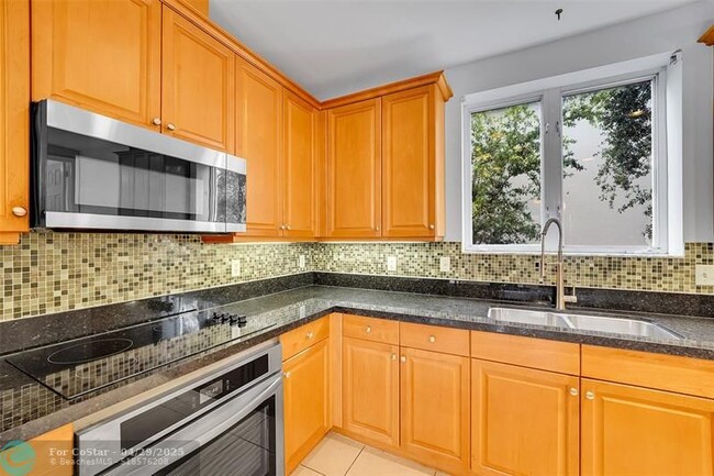 Building Photo - 1902 Coral Heights Ct
