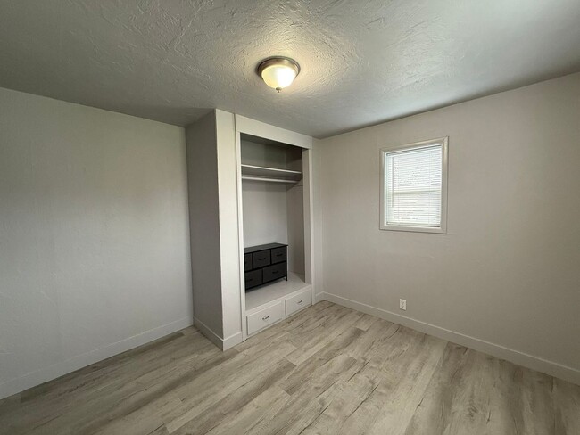 Building Photo - Freshly Updated Thurston Home!