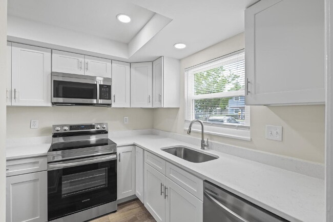 Building Photo - 11359 Bedford Oaks Dr