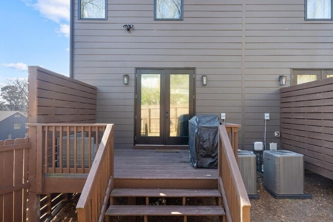 Building Photo - 2356 Mason Dr