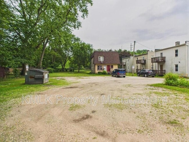 Building Photo - 529 Gage St